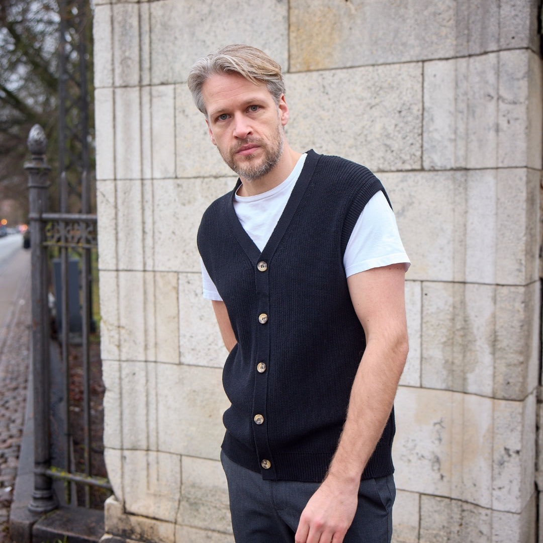 ByGarment Makers Noah Knit Vest Knit 1204 Jet Black